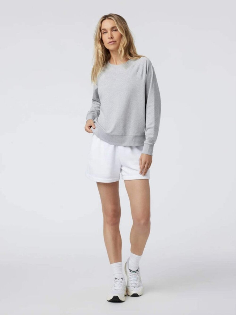 Vuori Long Sleeve Halo Essential Crew Pullover, Pale Gray Heather